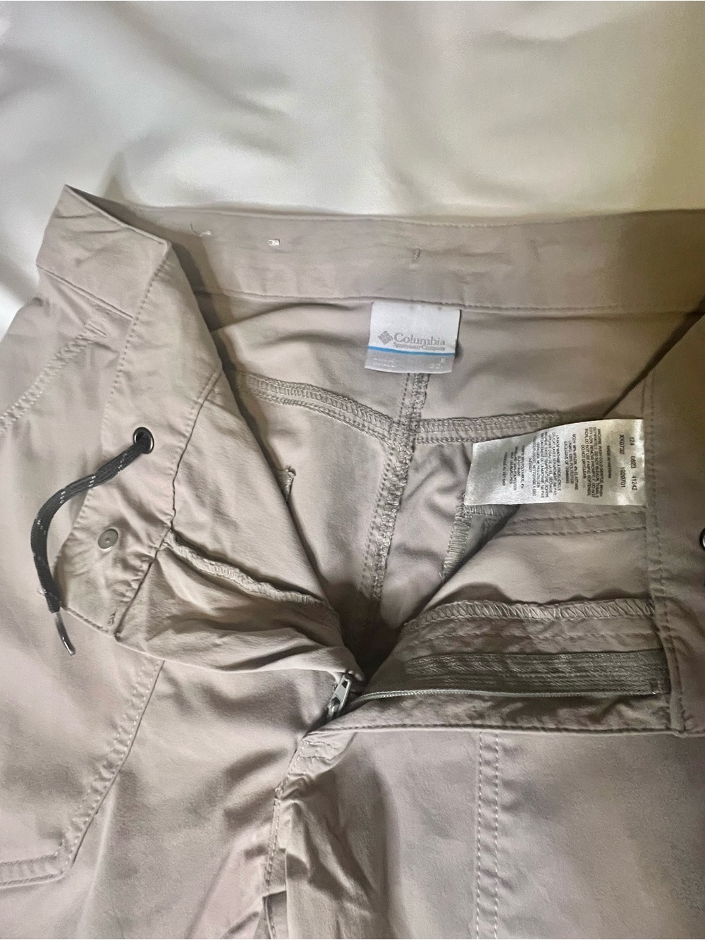 Columbia Women’s Hiking Cargo Pants - Light Beige - Picture 2 of 12